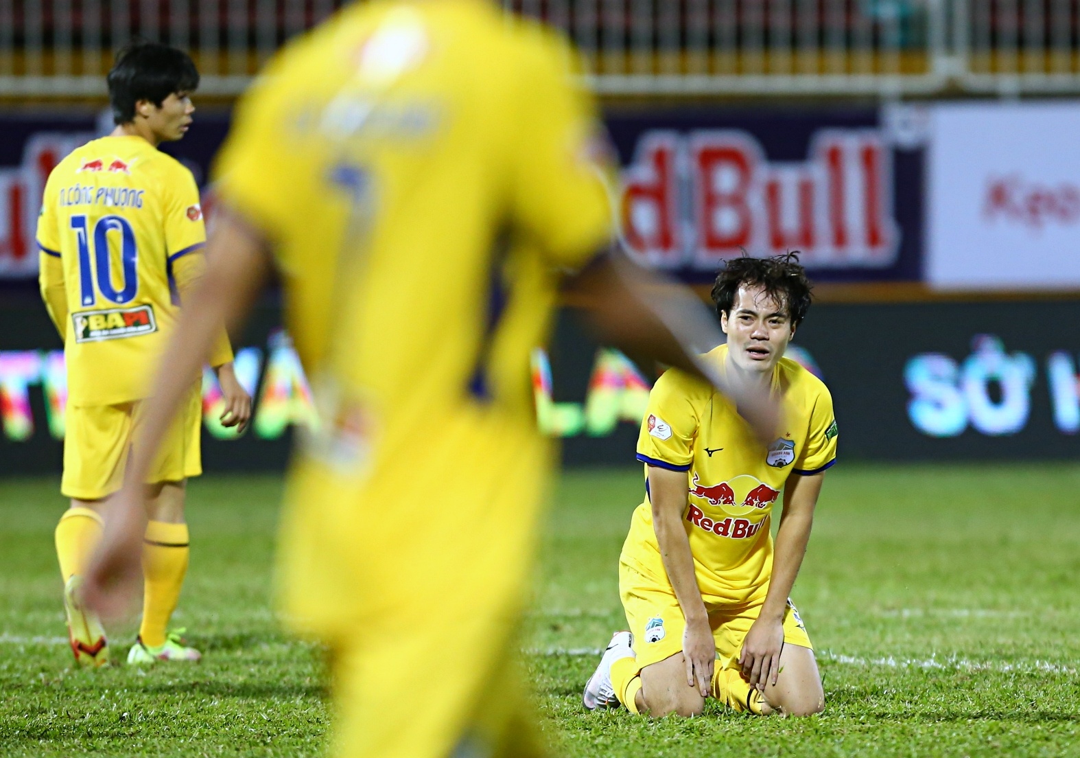 Kiatisuk so cau thu HAGL chan bong da anh 1