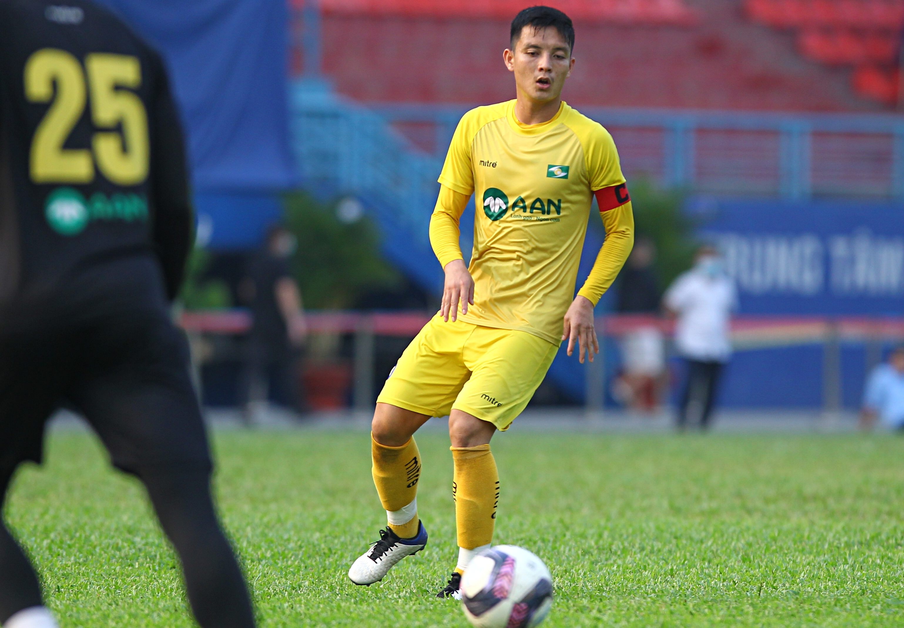 SLNA co vien binh truoc tran gap CLB Sai Gon anh 1