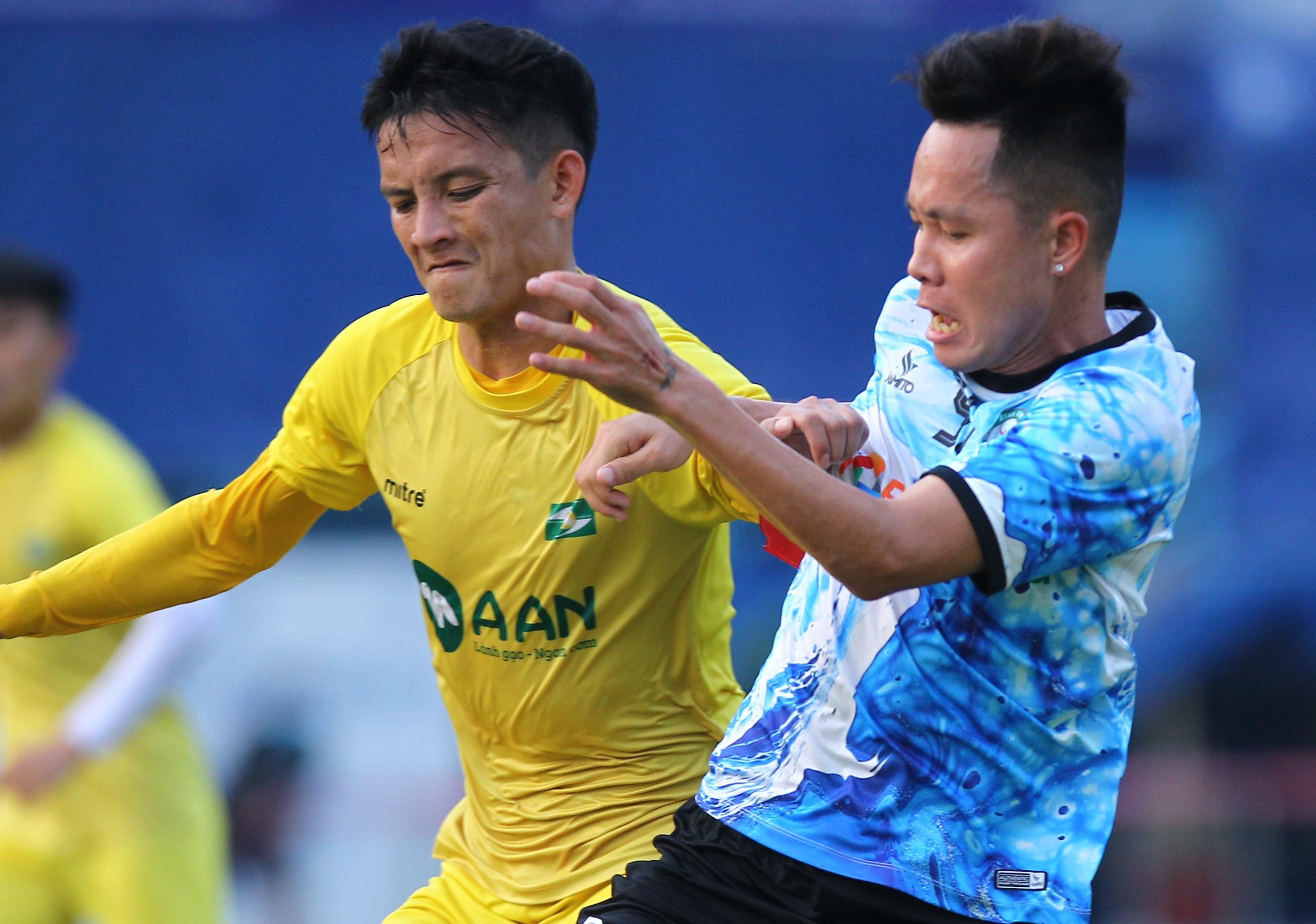 SLNA co vien binh truoc tran gap CLB Sai Gon hinh anh