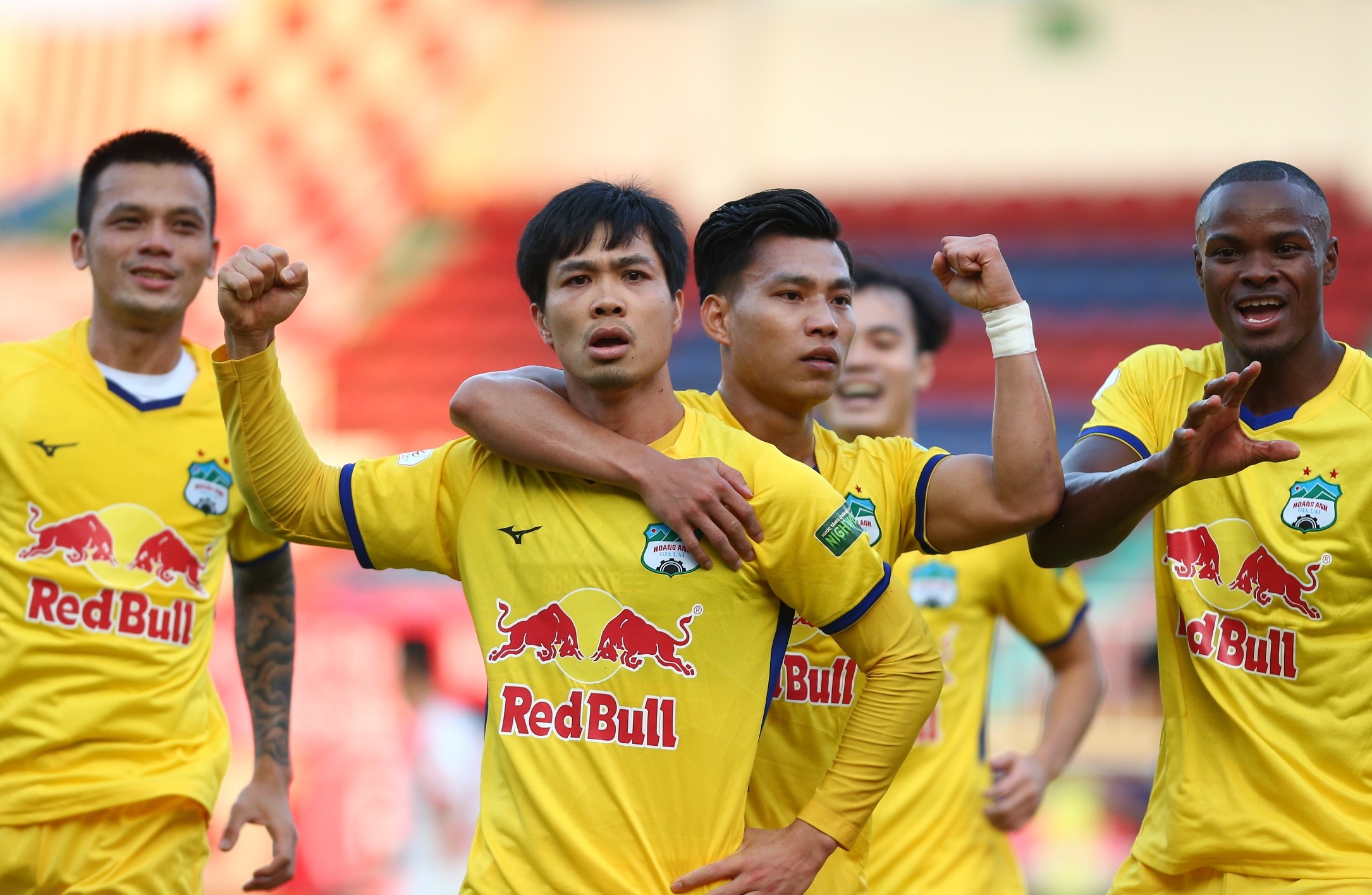 Cong Phuong la het an mung cu panenka thanh cong anh 5