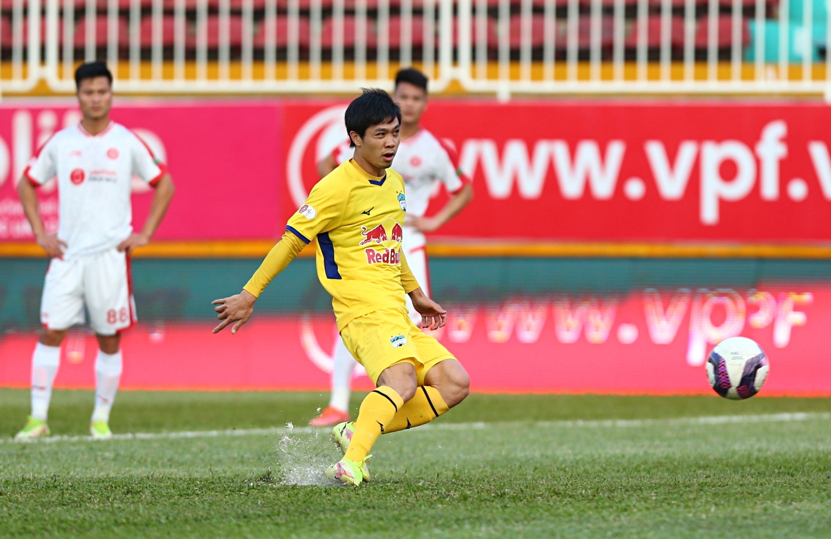 Cong Phuong la het an mung cu panenka thanh cong anh 2
