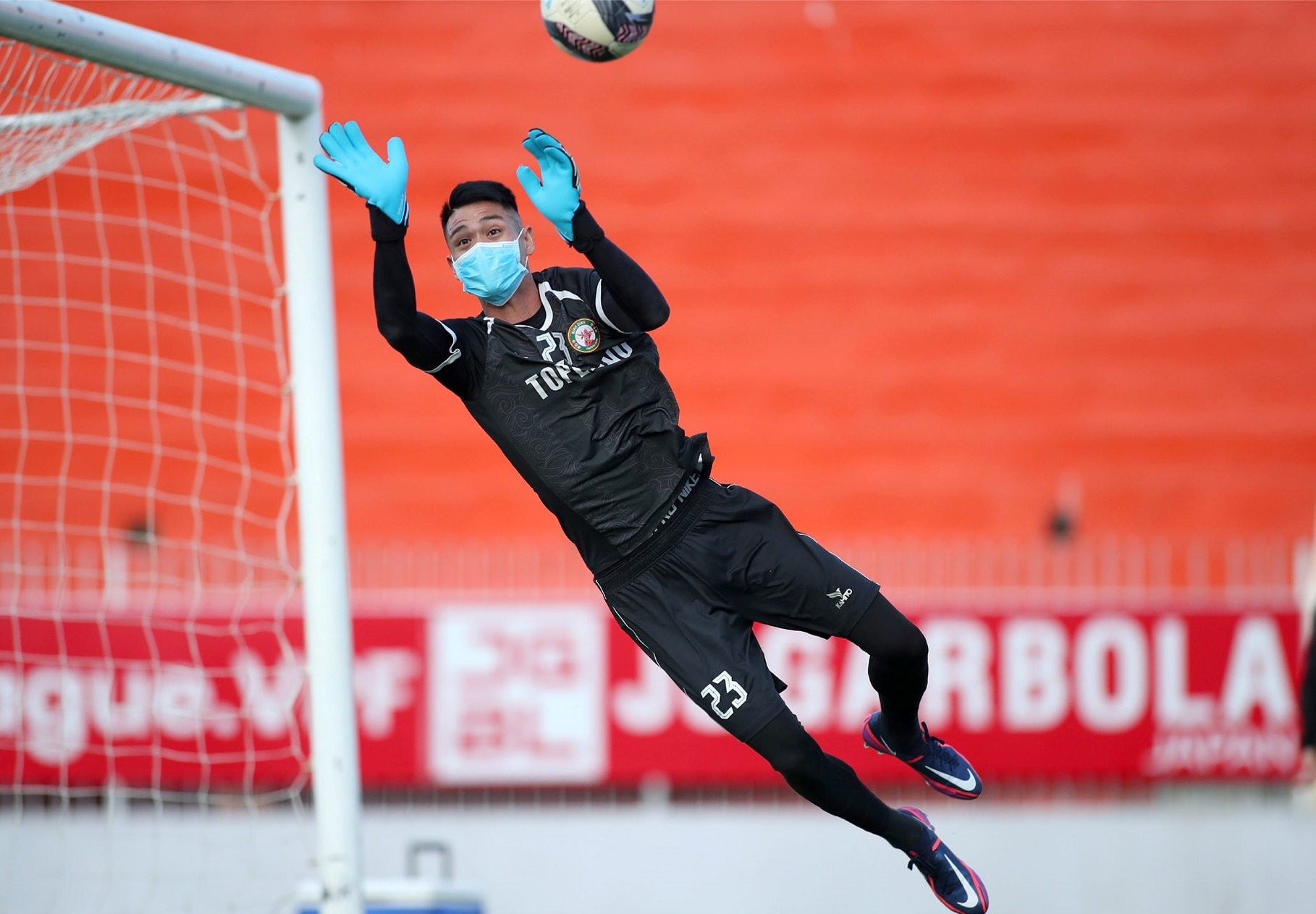 Tan binh tuyen Viet Nam suyt bi gat ten vi Covid-19 anh 1