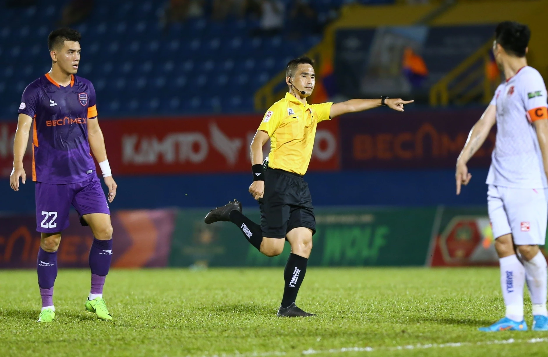 Trong tai V.League lien tuc mac loi do dau? anh 2