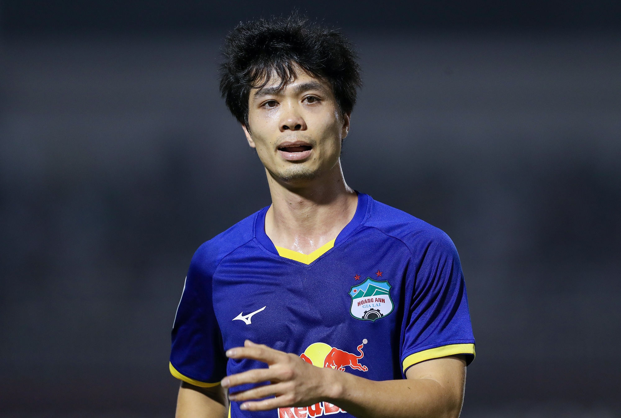 Cong Phuong muon co ban thang truoc Sydney FC hinh anh