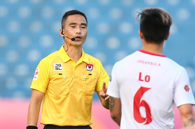 Truong Ban trong tai: Da de xuat 'VAR nha ngheo' cho V.League hinh anh