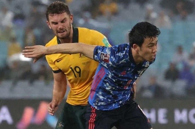 Tuyen Nhat Ban mat 2 tru cot o tran gap Viet Nam hinh anh