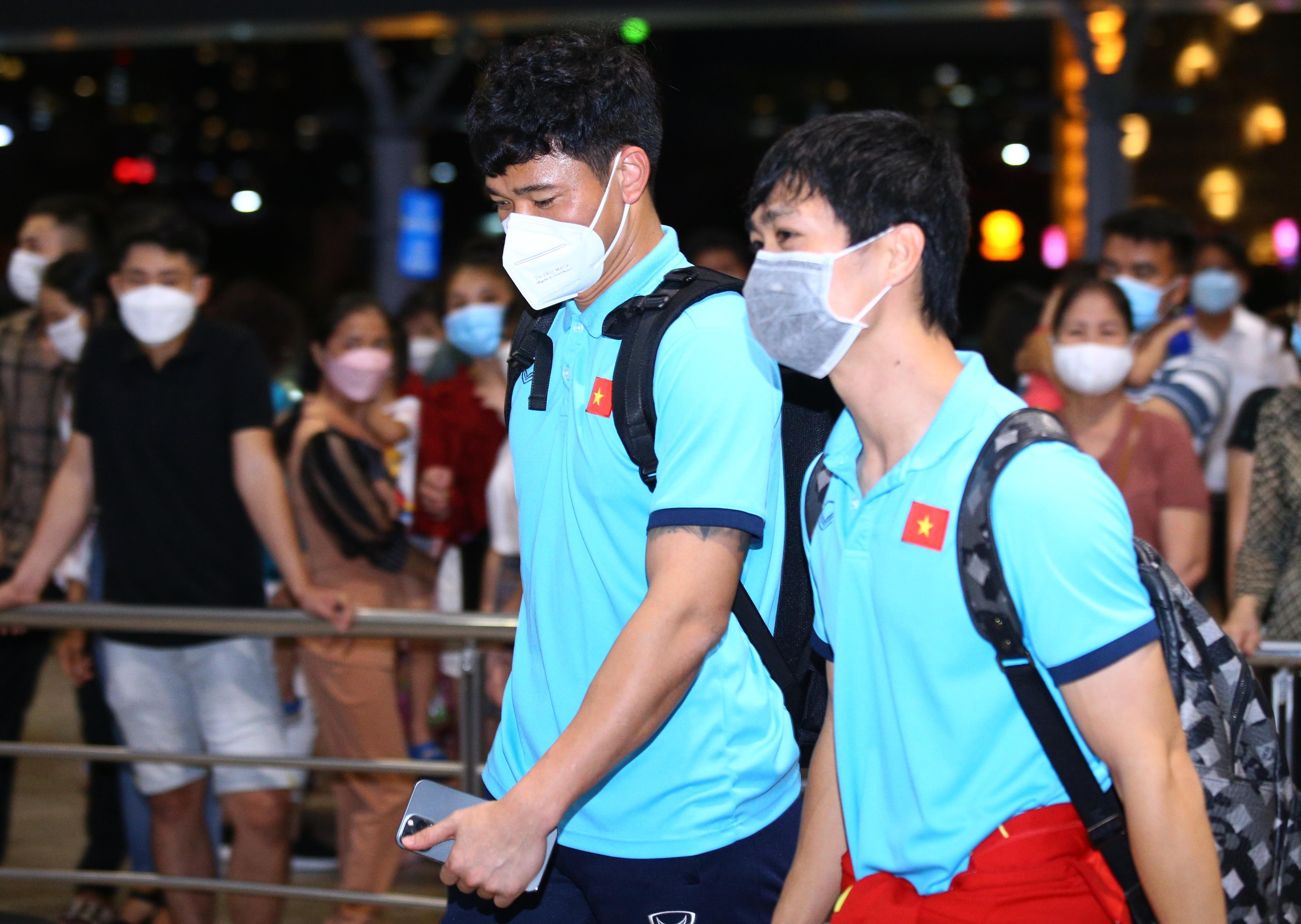 Cong Phuong di nham o san bay Tan Son Nhat hinh anh