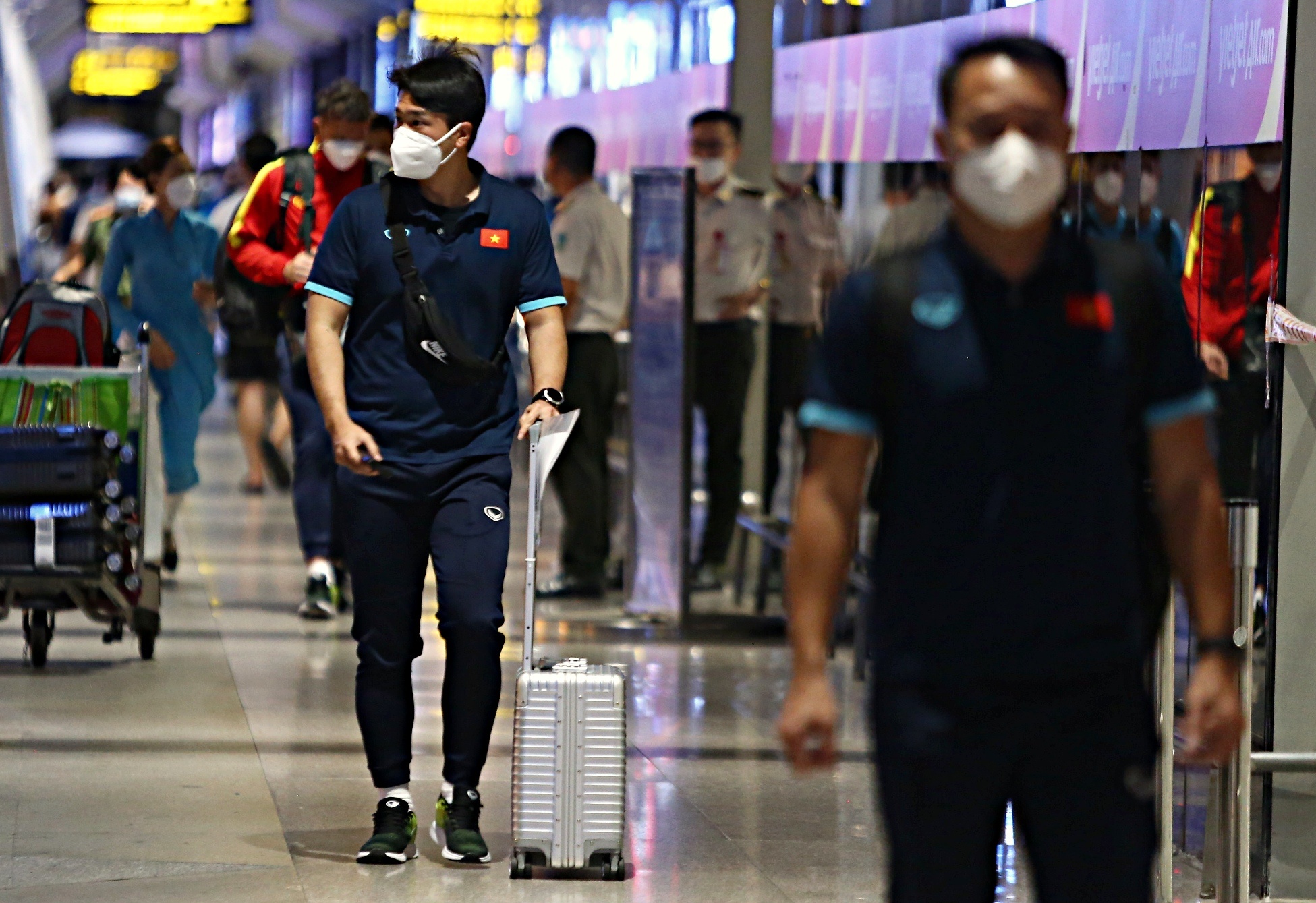 Cong Phuong di lac o san bay Tan Son Nhat anh 9