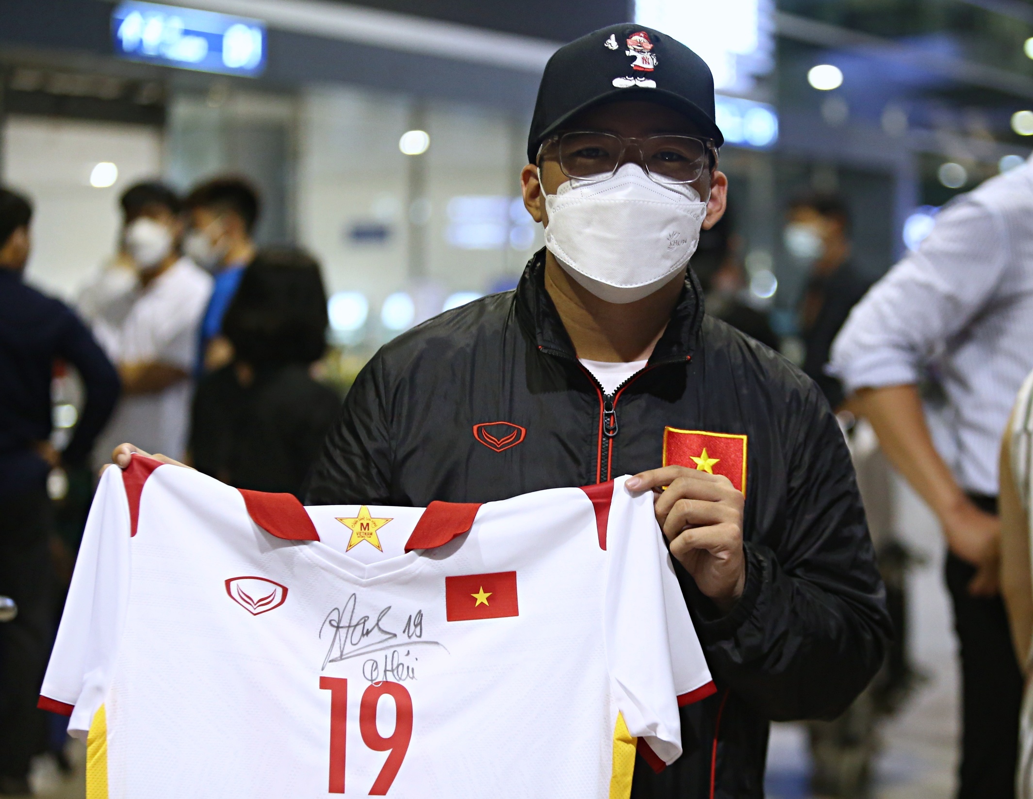 Cong Phuong di lac o san bay Tan Son Nhat anh 7