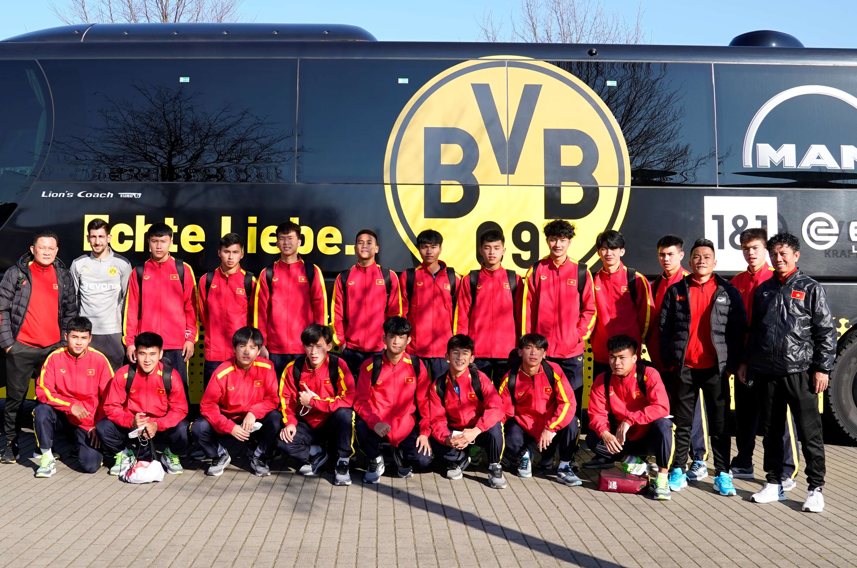 U17 Viet Nam duoc chap canh uoc mo o Dortmund hinh anh