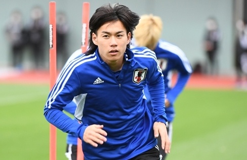 Mot cau thu Nhat Ban mac Covid-19 hinh anh