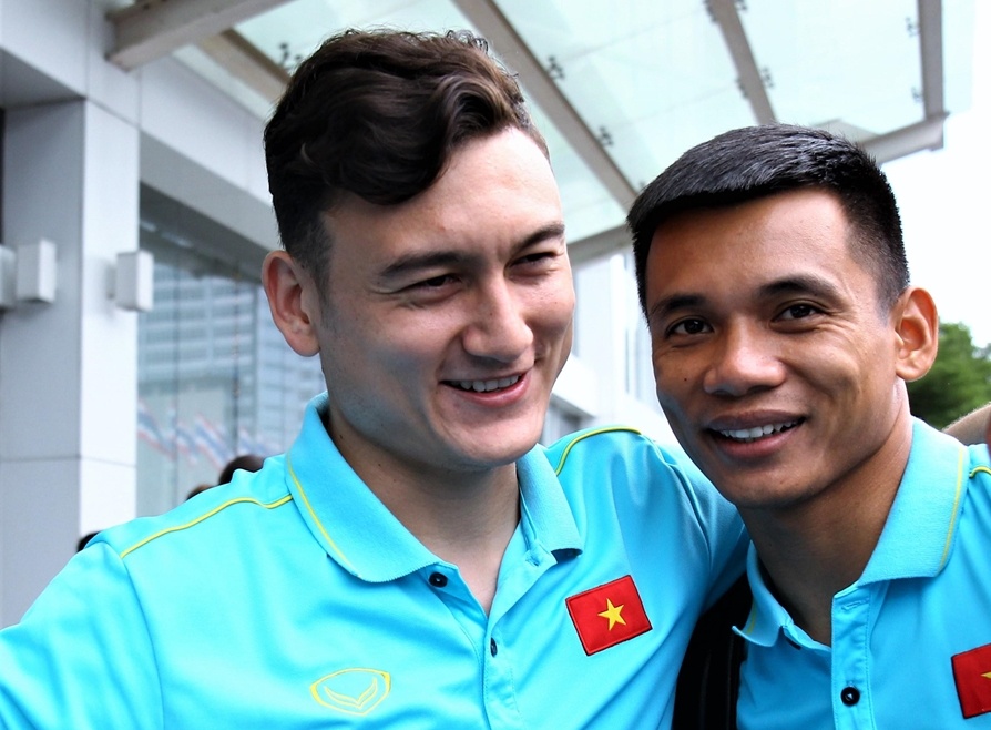 Tuyen Viet Nam ve Ha Noi, 2 thanh vien o lai Tokyo hinh anh