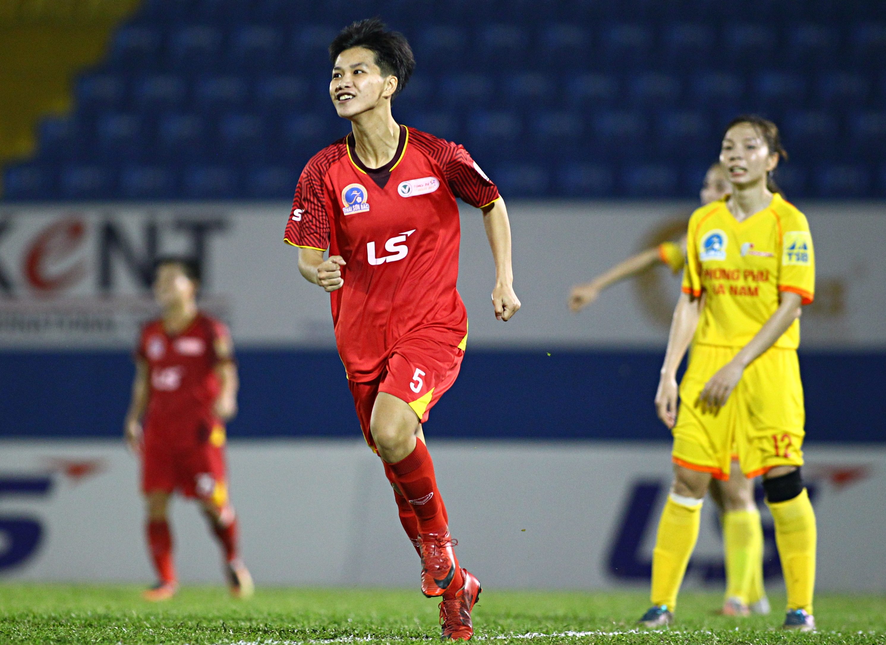 Tien le chua tung co o bong da nu Viet Nam anh 2