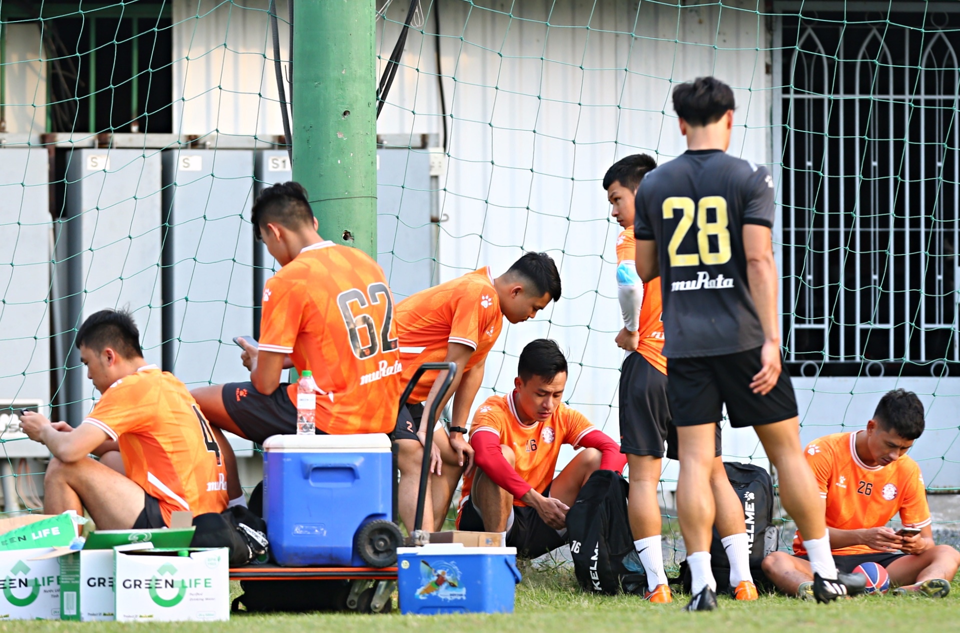 11 cau thu TP.HCM doi dien tuong lai bat dinh anh 2