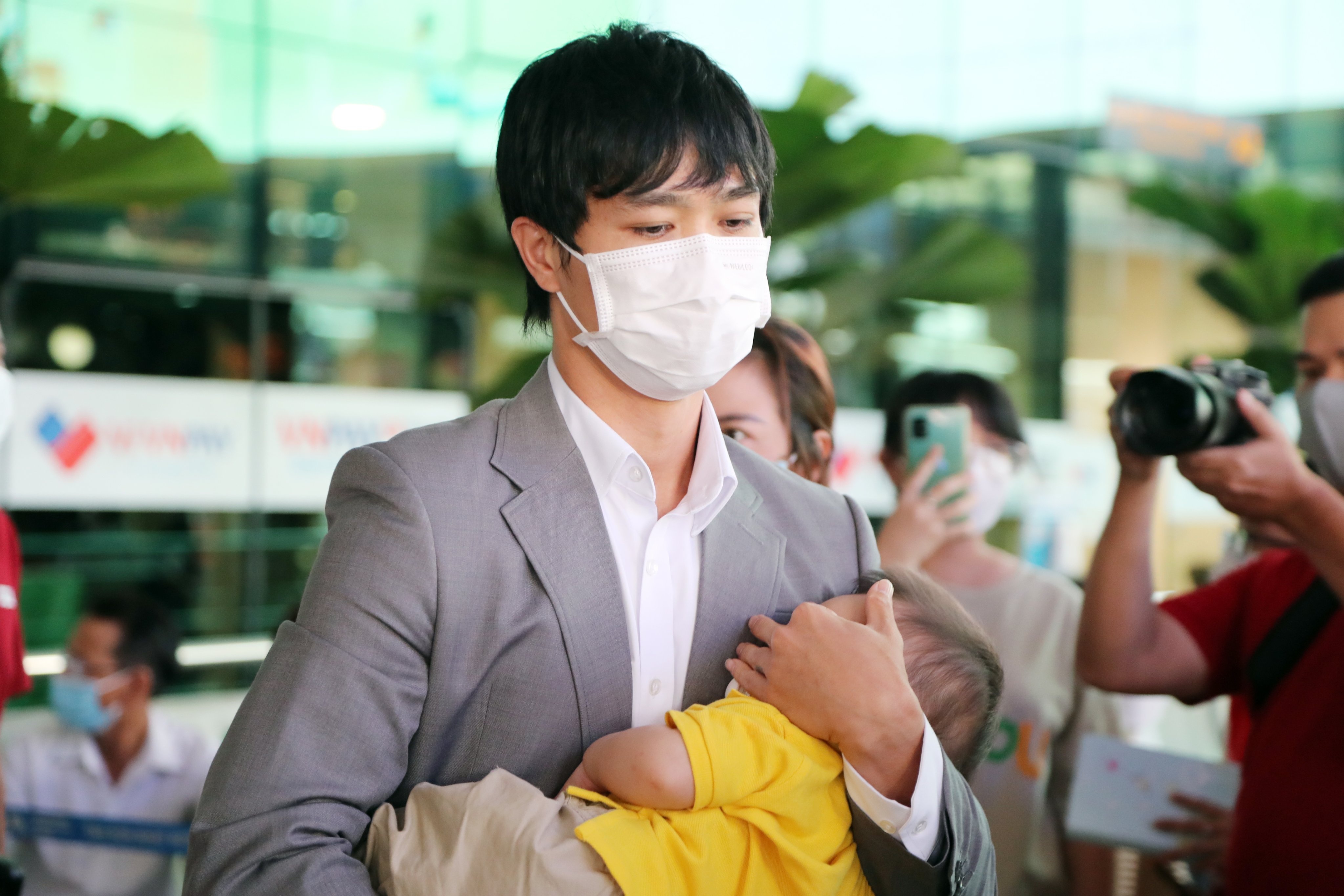 Cong Phuong be con ve TP.HCM da AFC Champions League hinh anh