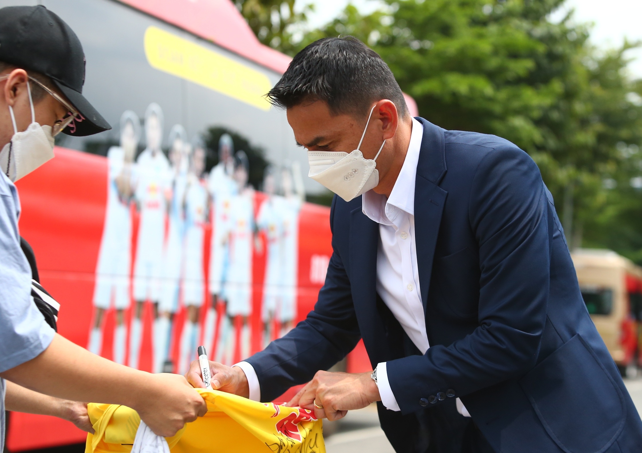 cong phuong be con cung hagl du ac champions league anh 8