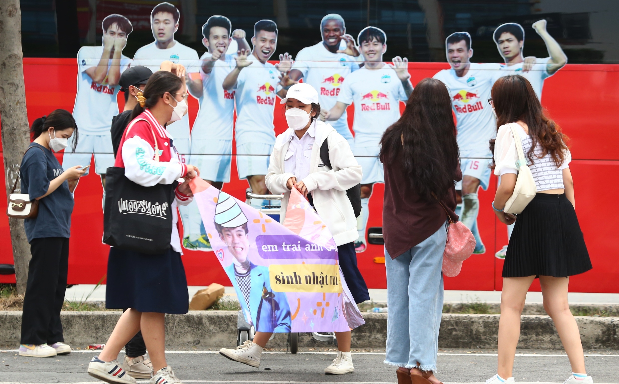 cong phuong be con cung hagl du ac champions league anh 10