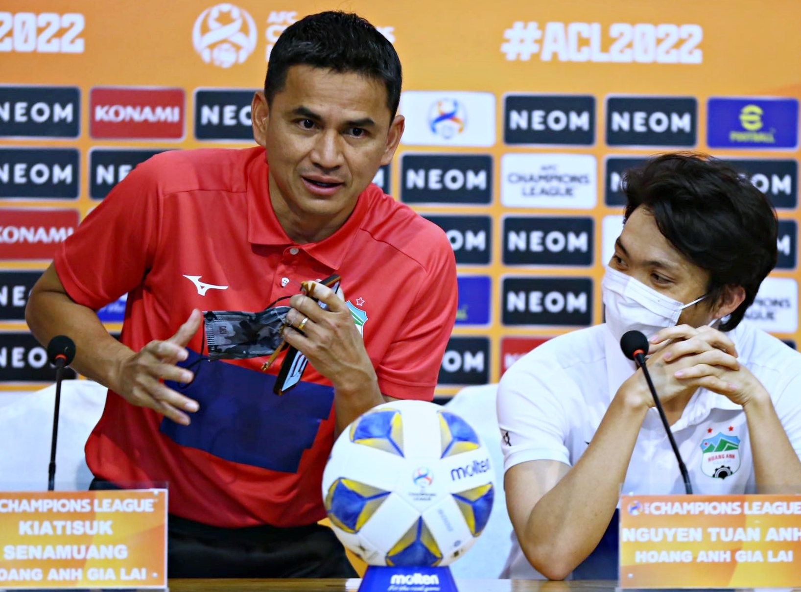 Ly do Kiatisuk gap su co voi AFC hinh anh