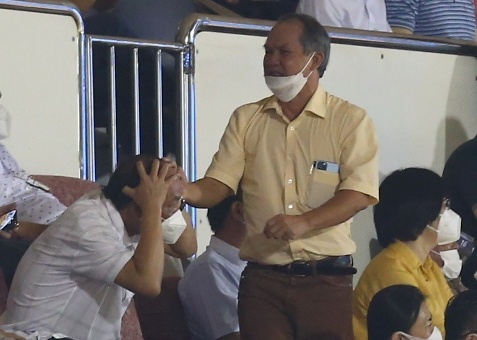 Bau Duc dung ngoi khong yen voi tran thua cua HAGL hinh anh