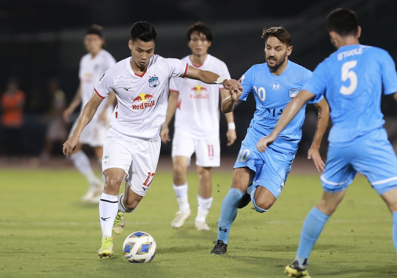 kiatisuk noi gi ve ban thua hagl anh 1