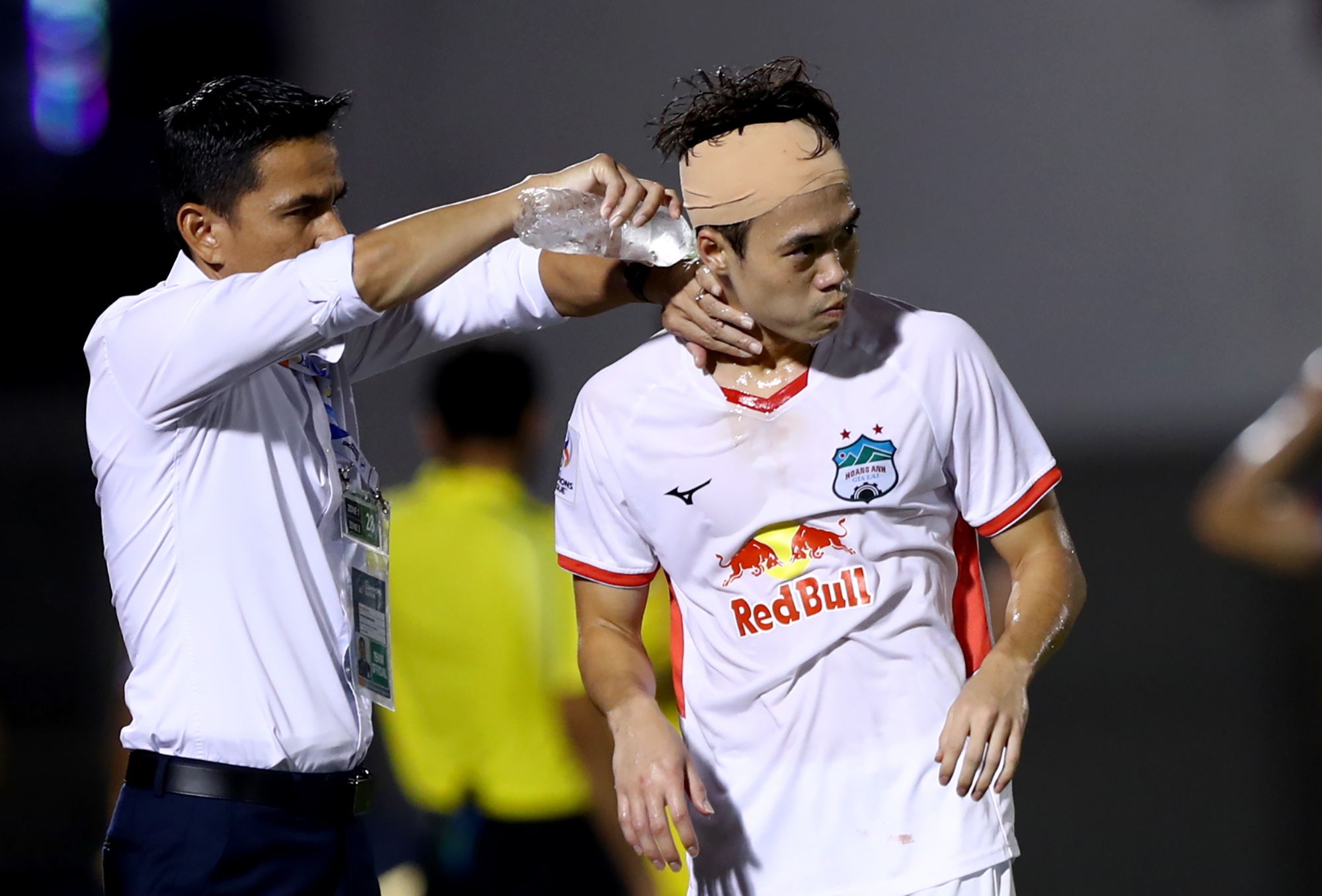 Van Toan do mau trong tran thua cua HAGL hinh anh