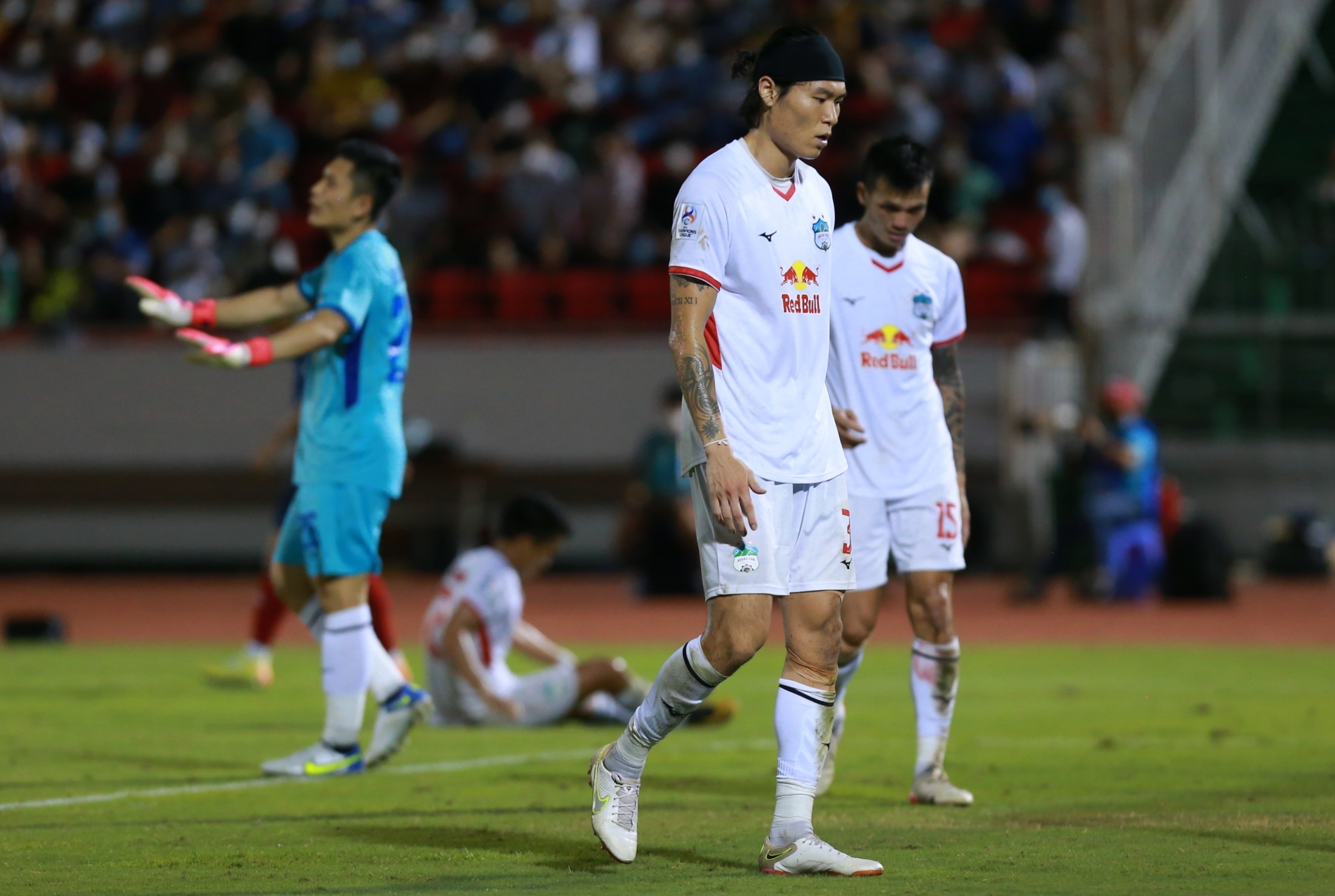 hagl thua 0-2 yokohama f marinos anh 1