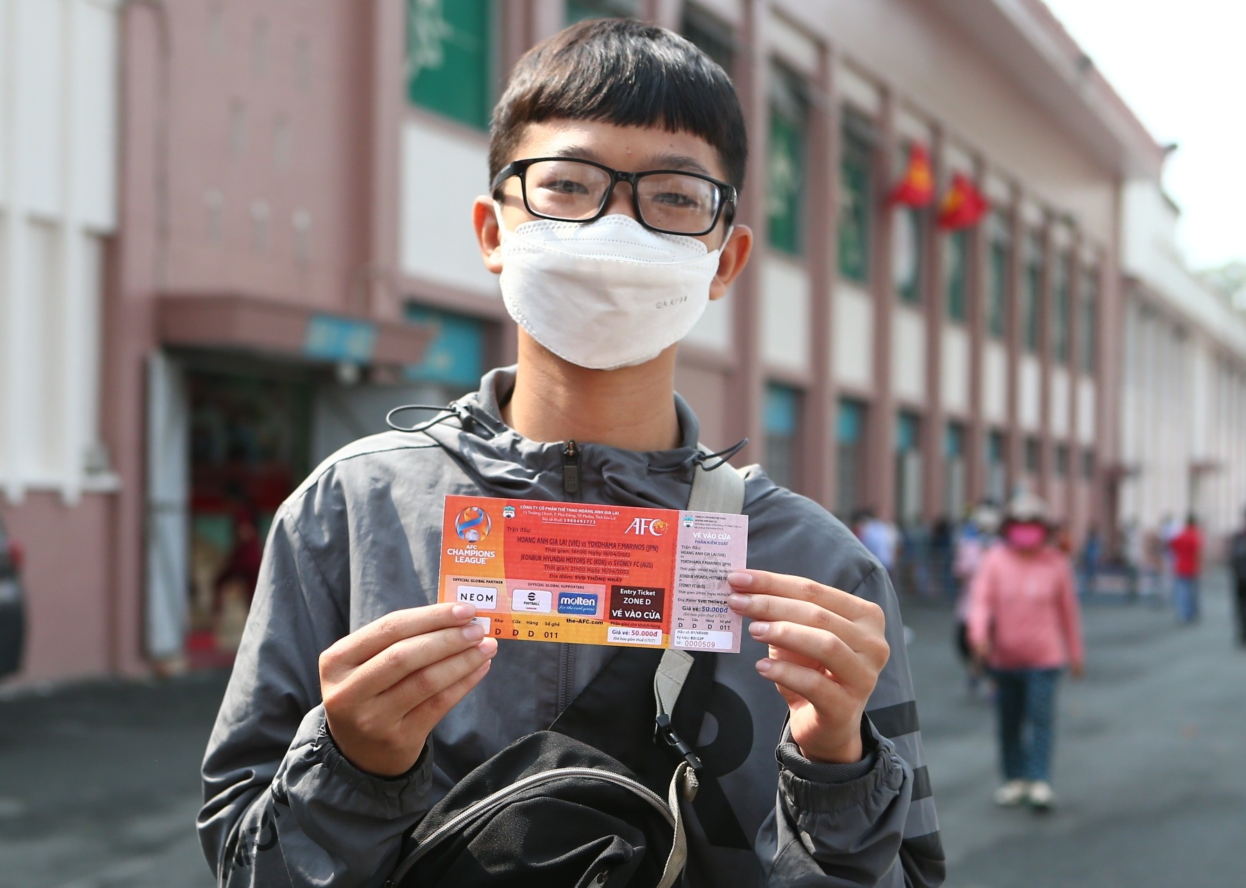 HAGL phat mien phi 12.000 ve xem tran gap Sydney hinh anh