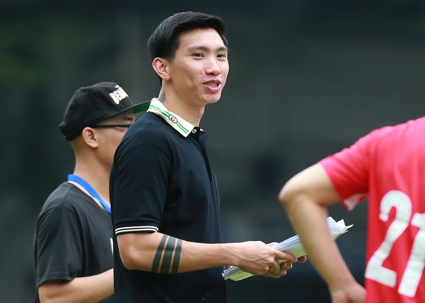 Van Hau chi dao Phan Van Duc, Bui Tien Dung thi dau hinh anh