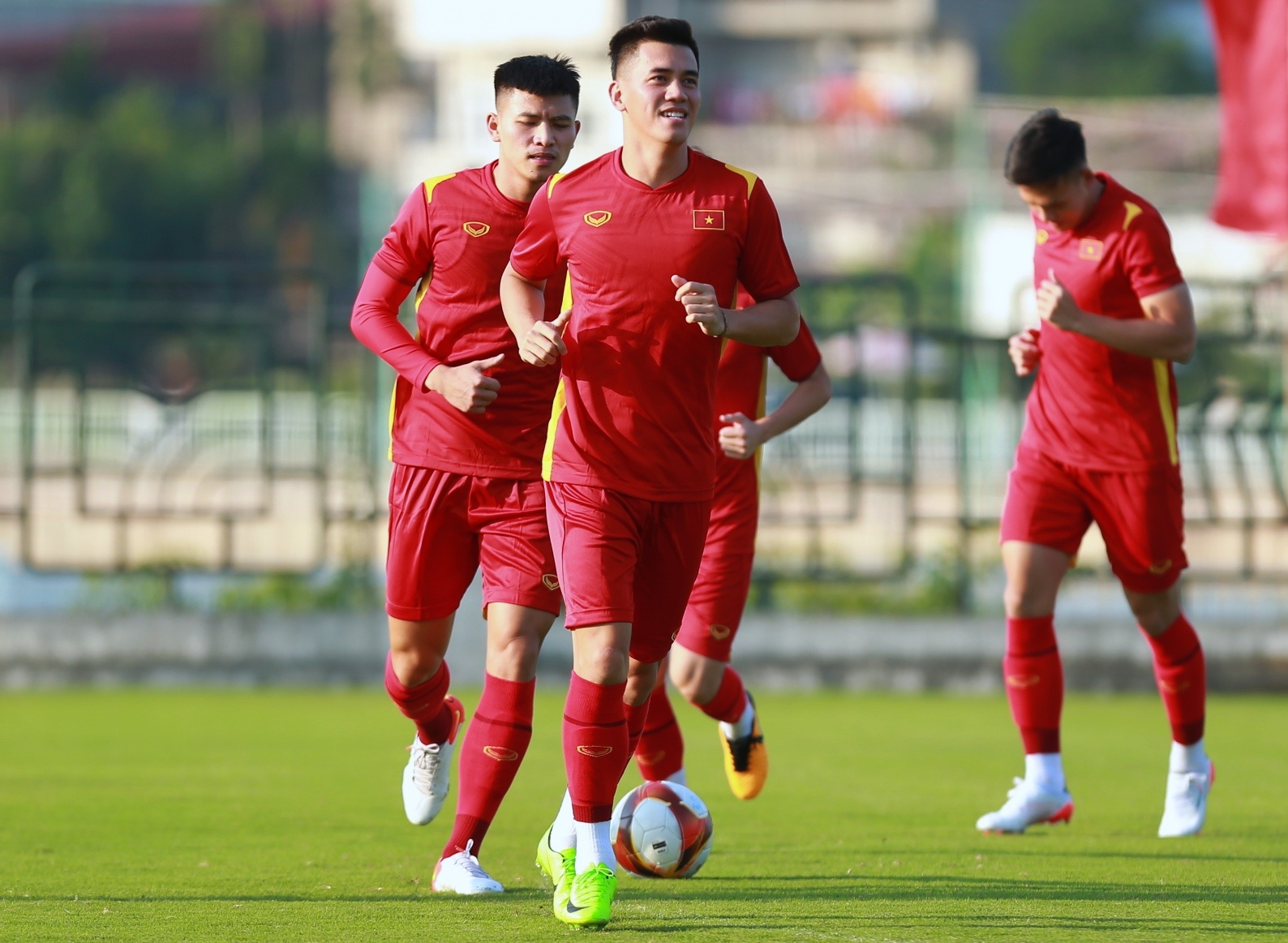 Tien Linh da cap cung Van Tung truoc Indonesia anh 1