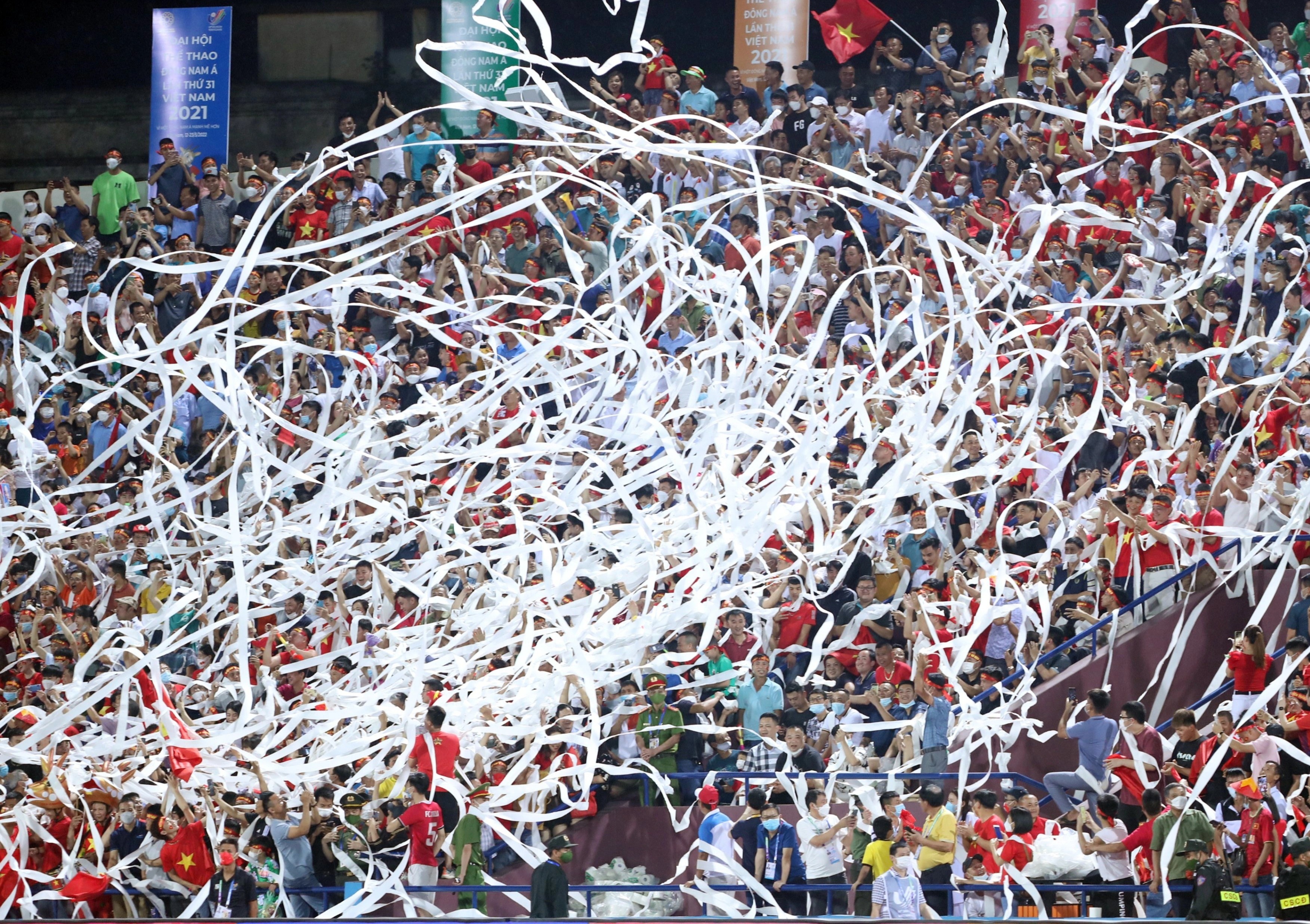 Khong con man nem giay ve sinh o san Viet Tri hinh anh