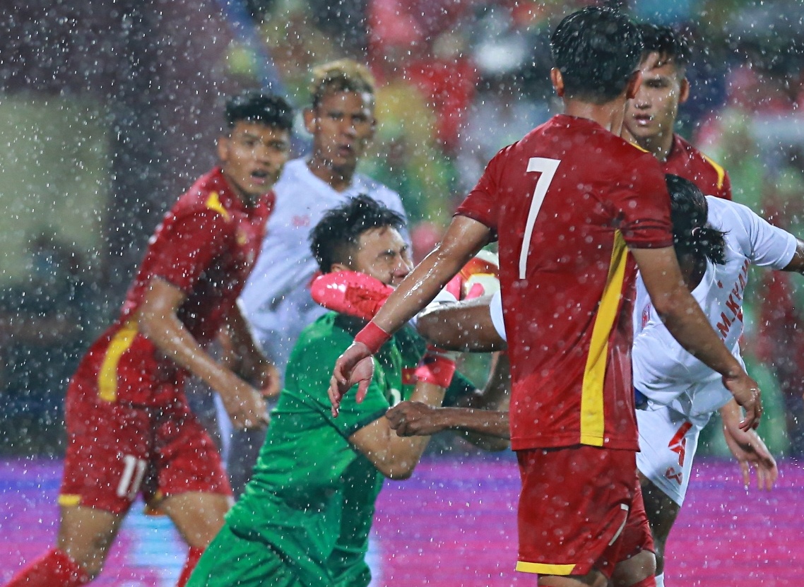 Thu mon U23 Viet Nam bi dap vao mat hinh anh