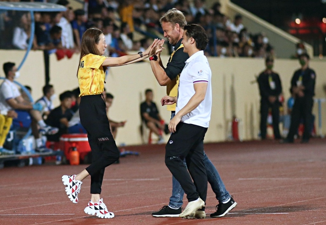 Madame Pang bi benh sau khi dam mua anh 1