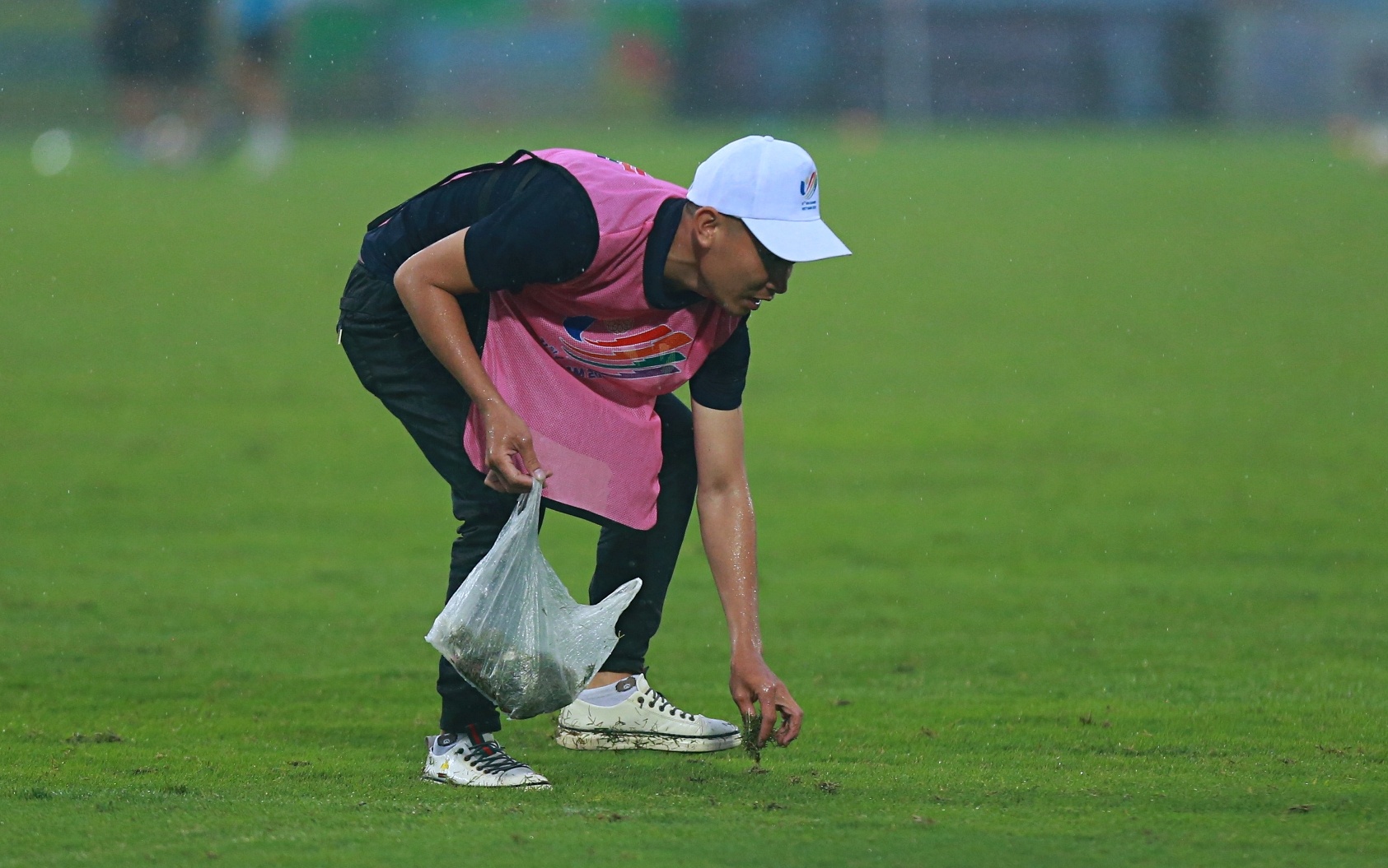 Chat luong san Viet Tri truoc ban ket SEA Games hinh anh