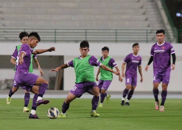 U23 Viet Nam tap chien thuat o Dubai anh 1