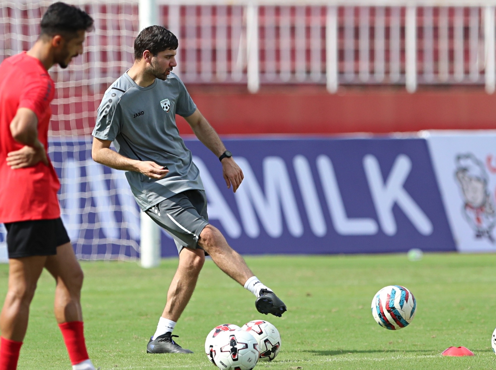 HLV 33 tuoi cho Afghanistan tap lech gio dau tuyen Viet Nam hinh anh