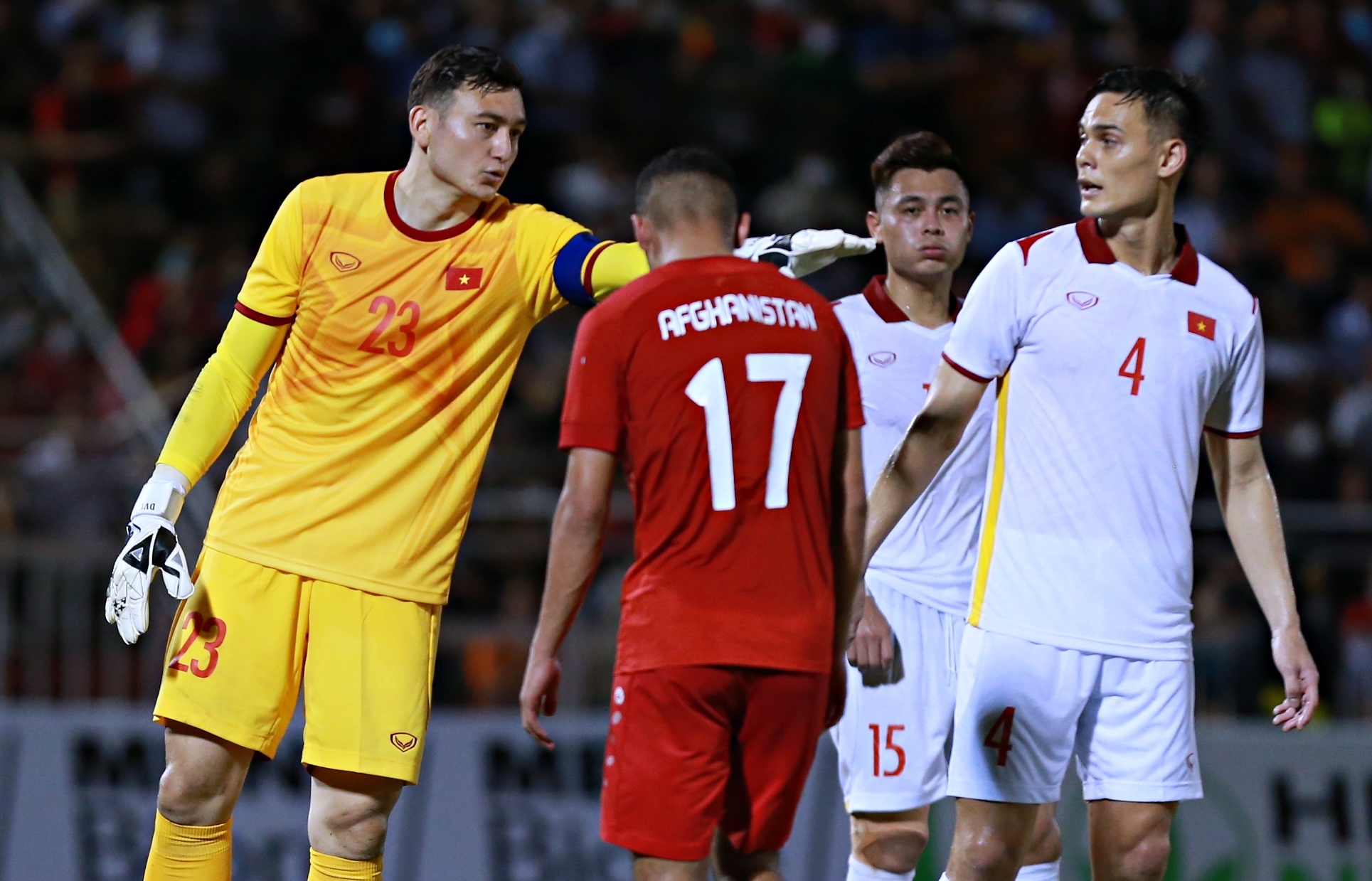 Ngay vat va cua Van Lam va Adriano Schmidt anh 6