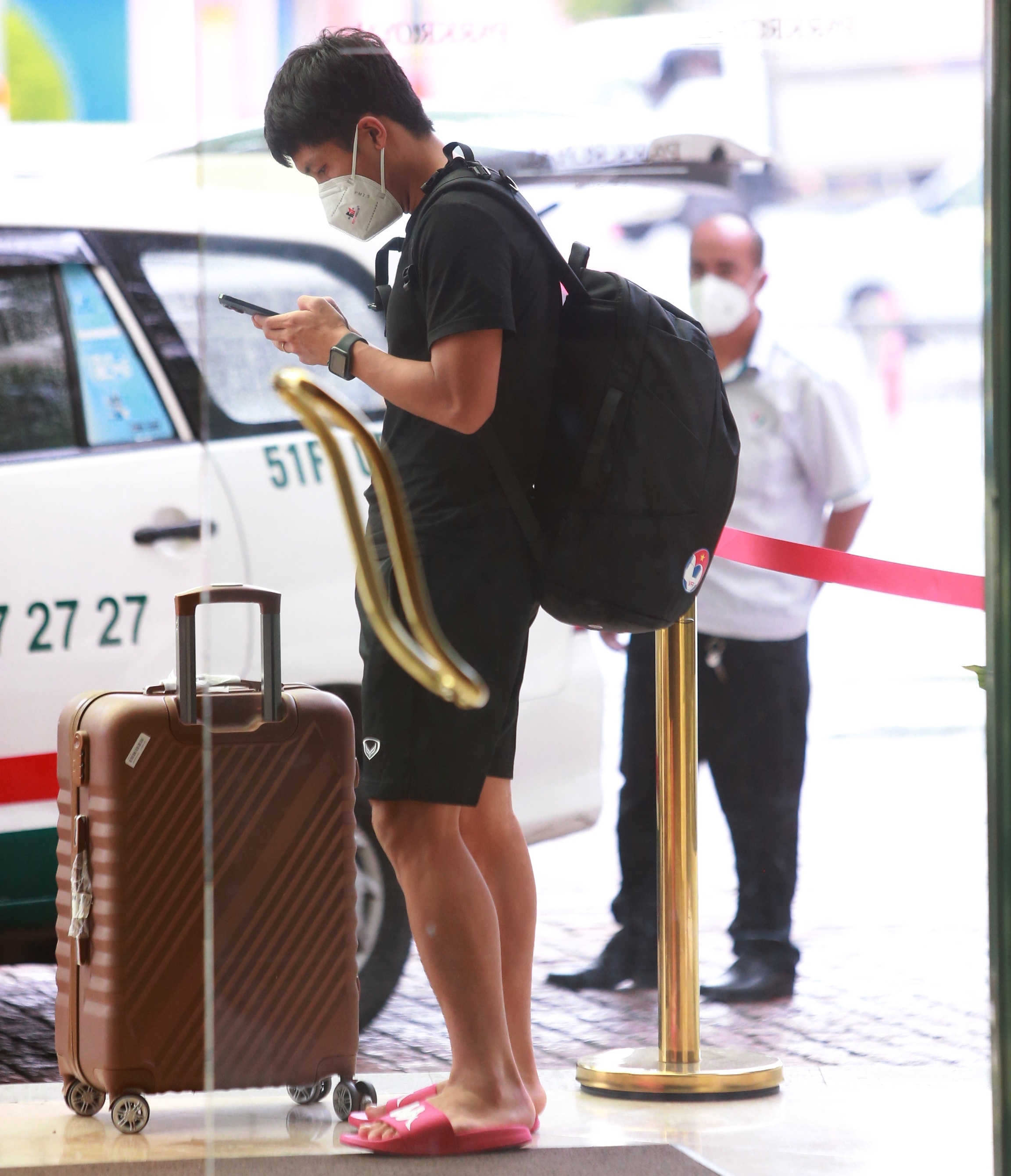 Tuan Hai giup Duy Manh giai quyet su so anh 10