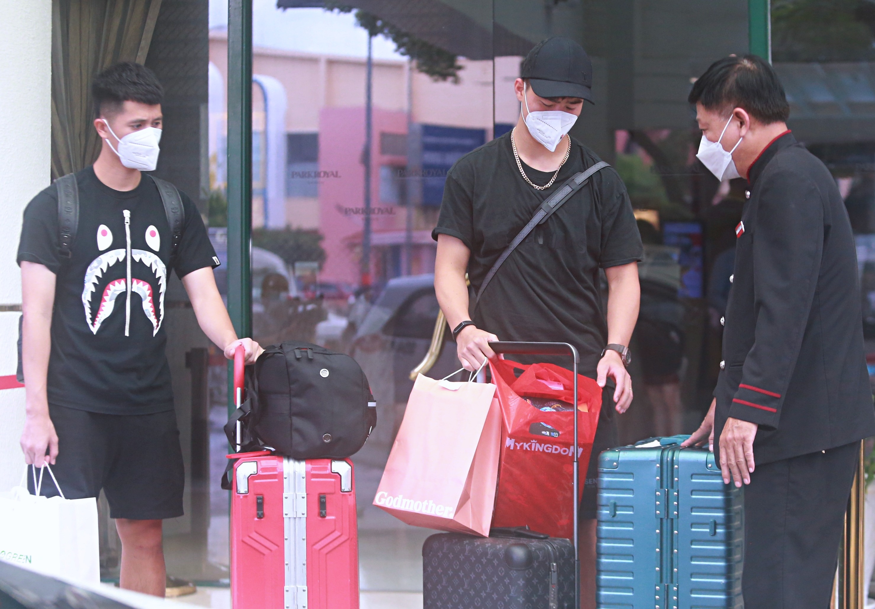 Tuan Hai giup Duy Manh giai quyet su so anh 7