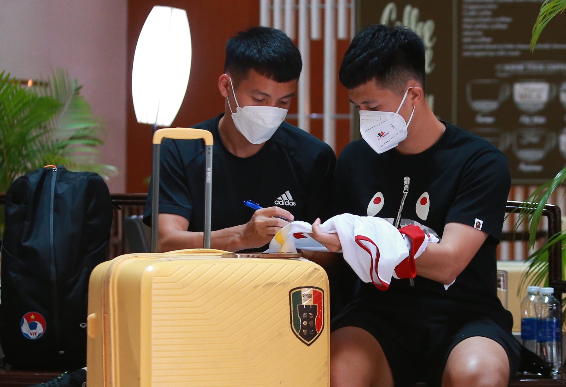 Tuan Hai giup Duy Manh giai quyet su so anh 5