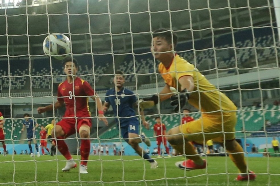 Khoanh khac dang quen cua Van Toan hinh anh