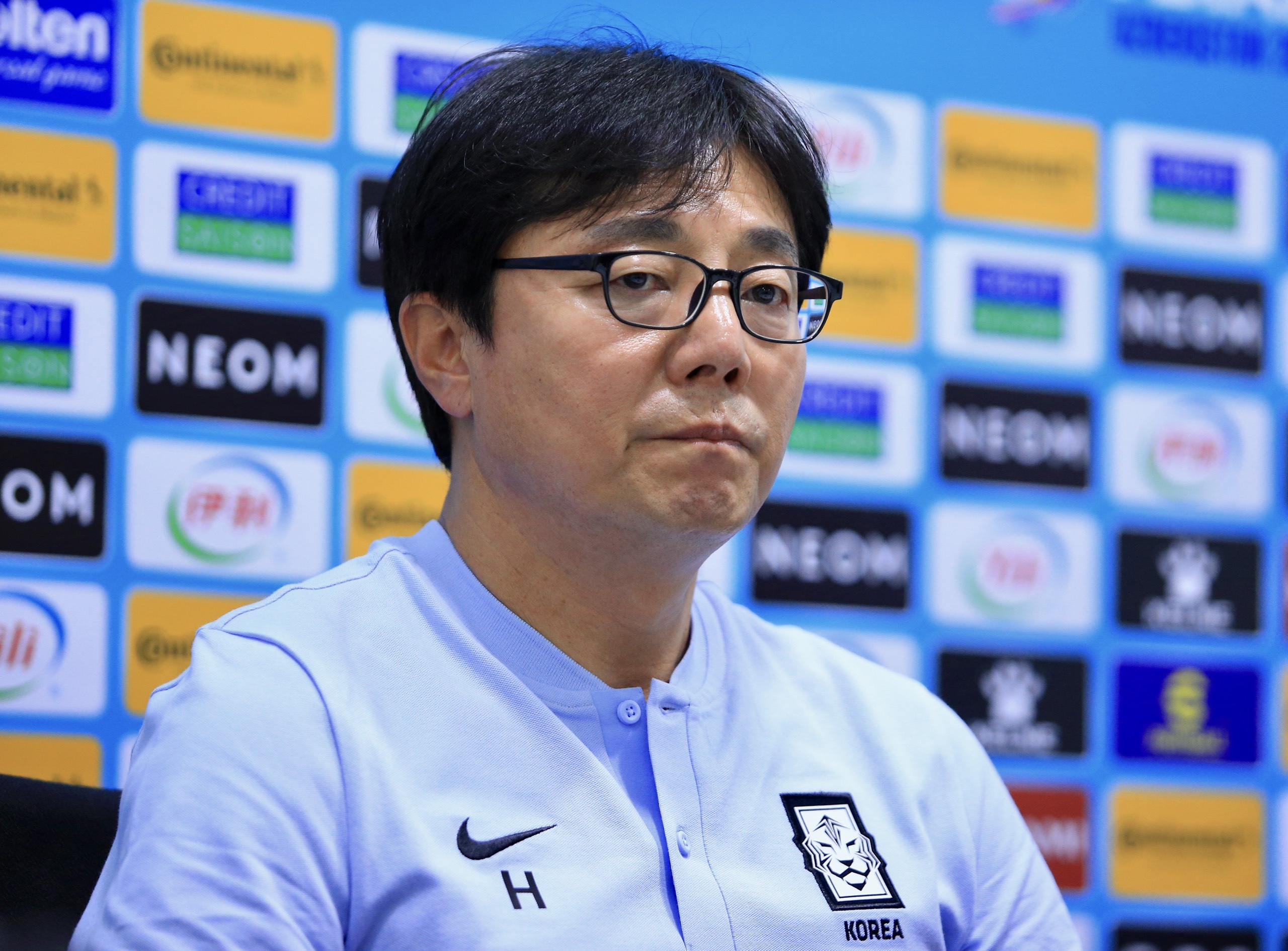 HLV U23 Han Quoc: 'Chung toi khong kiem soat duoc tran dau' hinh anh