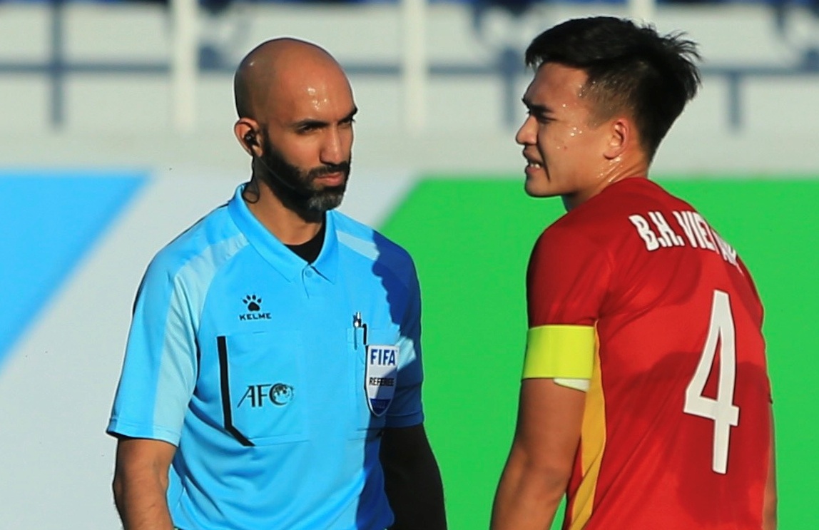 Trong tai mac sai sot trong tran hoa cua U23 Viet Nam hinh anh