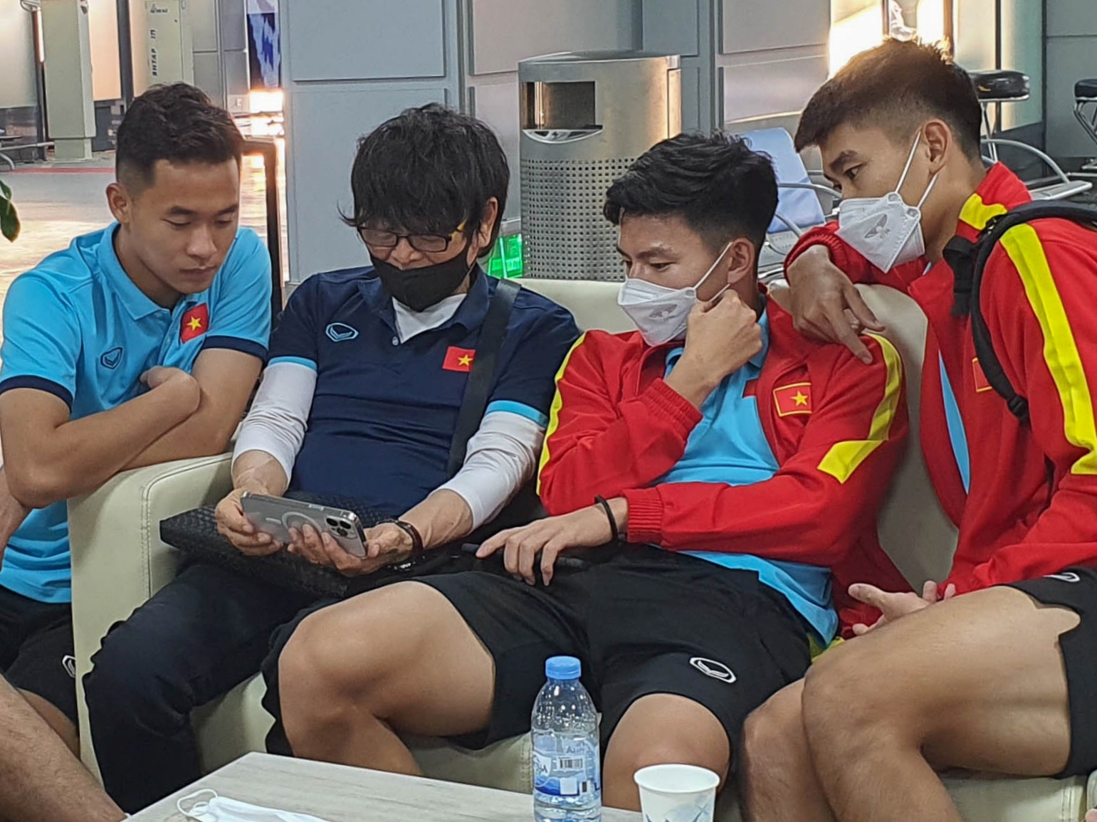 U23 Viet Nam vua an com vua xem U23 Han Quoc hinh anh