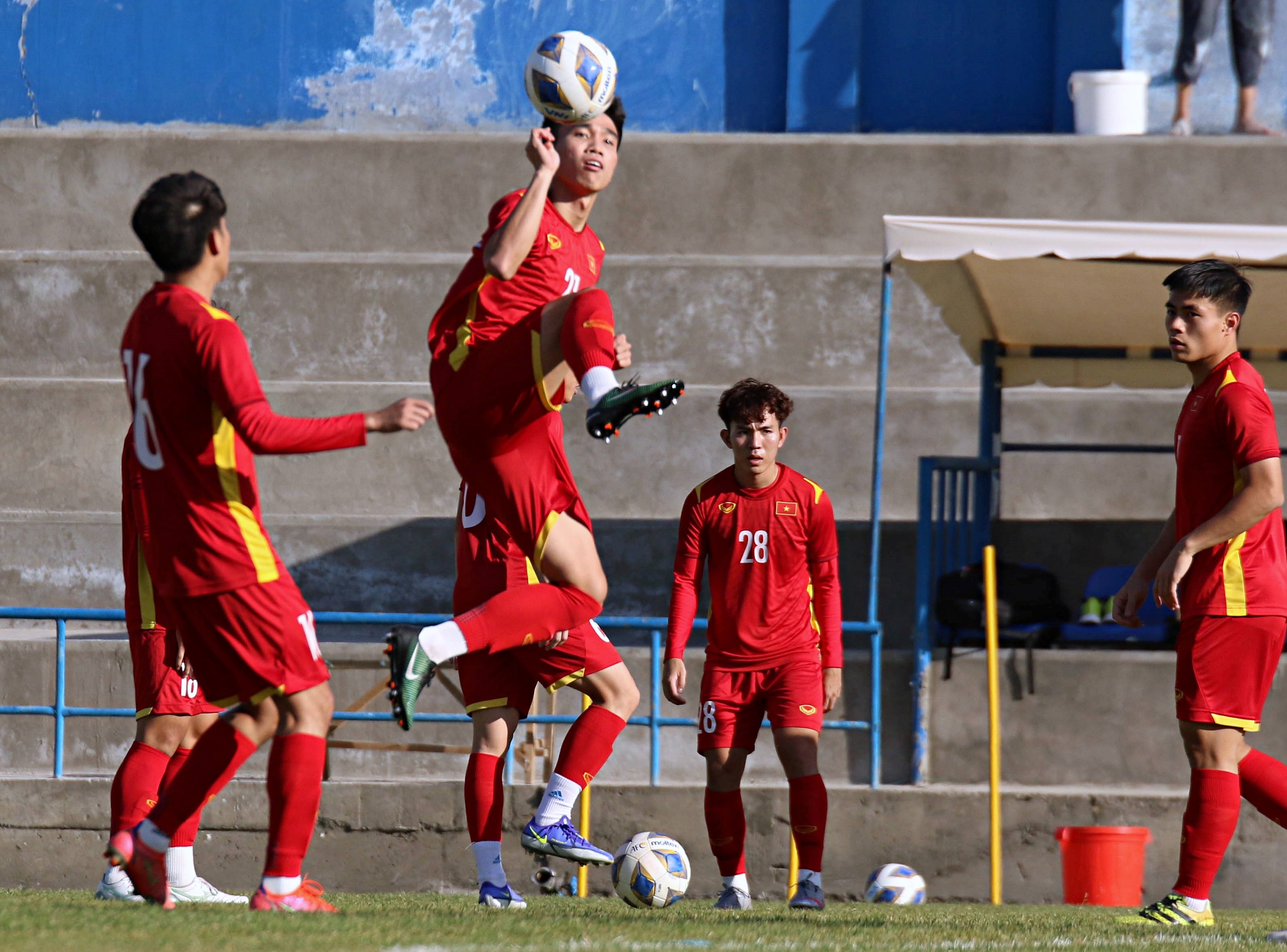 U23 Viet ru bo ap luc truoc tran gap Malaysia anh 6