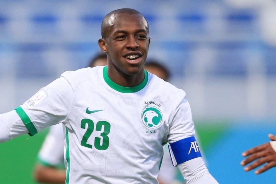 2 cau thu Saudi Arabia bi cam o tran gap U23 Viet Nam hinh anh