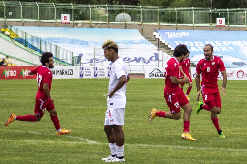 Singapore de bep Myanmar 6-2 anh 1