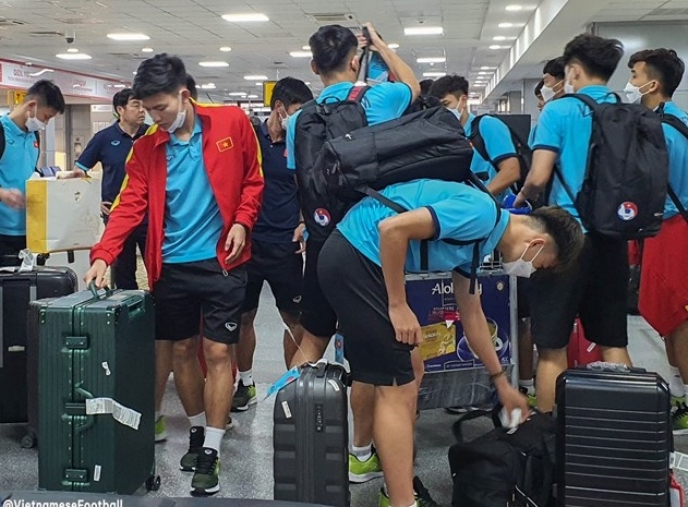 u23 viet nam co mat o san bay Istanbul anh 1