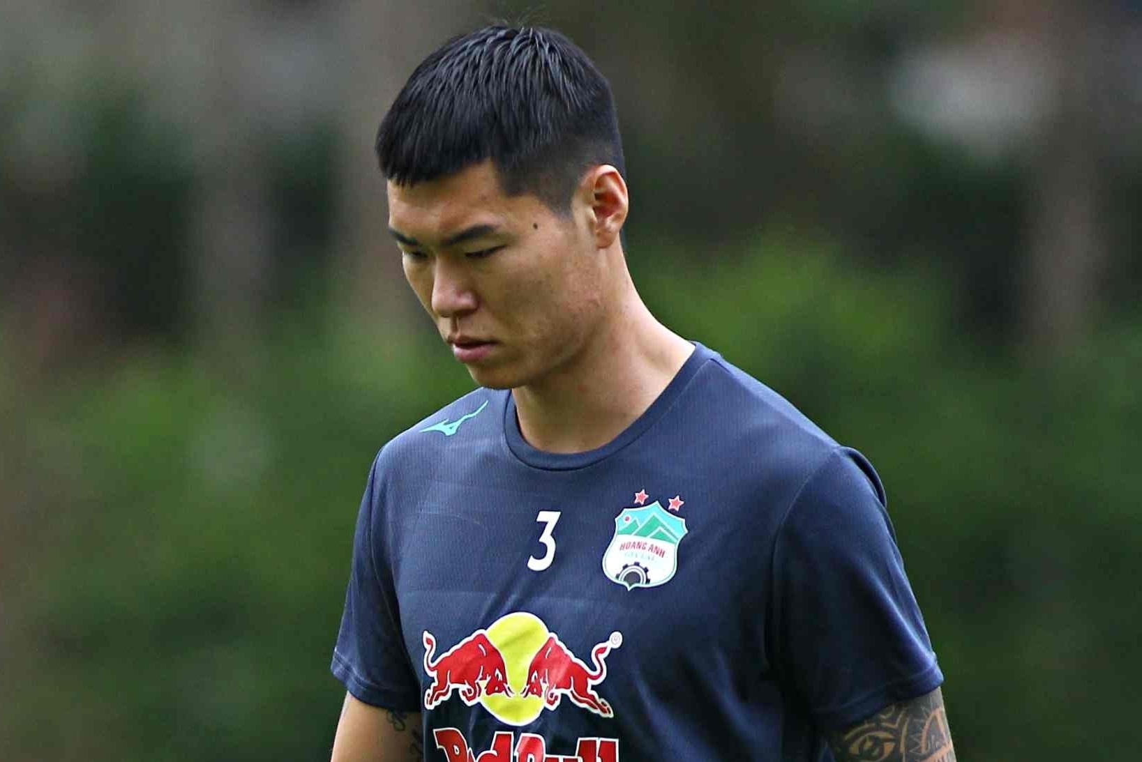 Vi sao cuu trung ve HAGL chua nhap ngu hinh anh