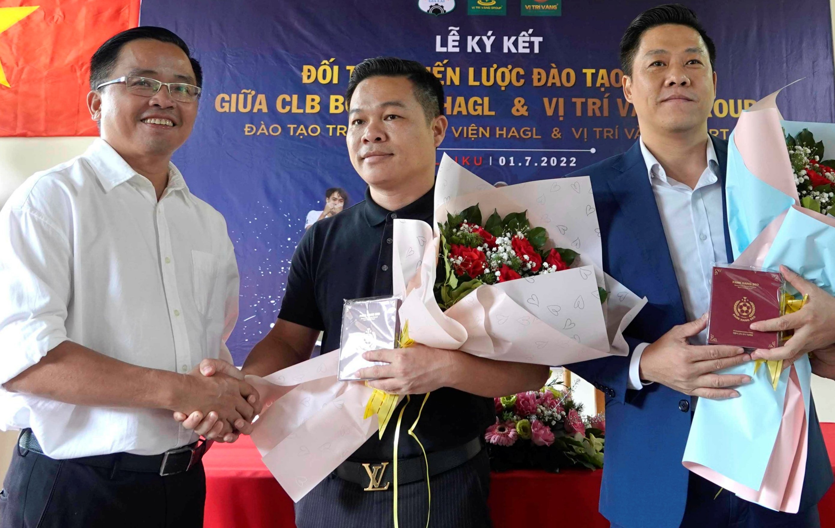 Bau Duc bo nhiem giam doc dao tao Hoc vien HAGL hinh anh