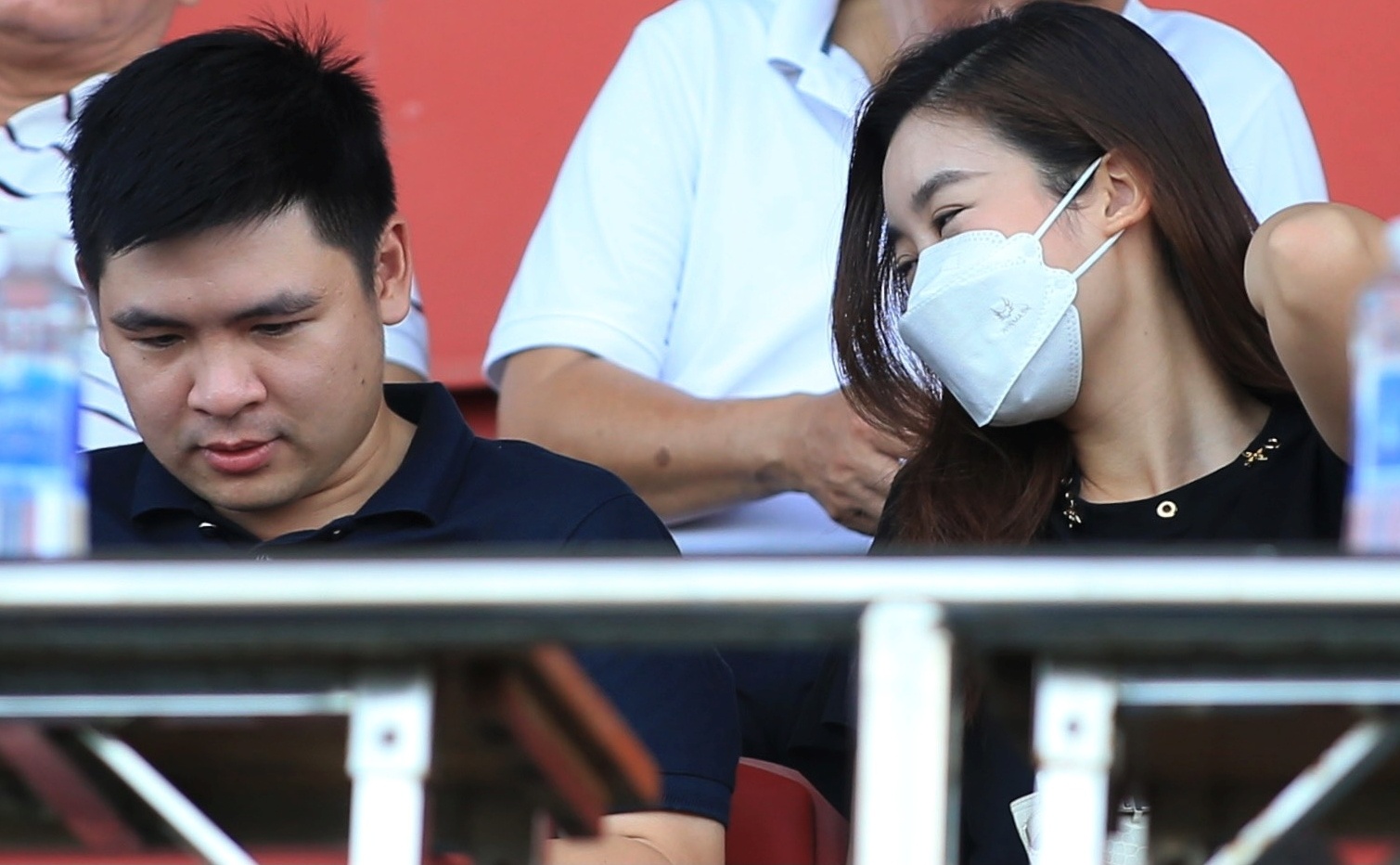 Do My Linh di Da Nang cung Chu tich CLB Ha Noi hinh anh